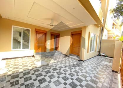 بحریہ انکلیو بحریہ ٹاؤن,اسلام آباد میں 5 کمروں کا 8 مرلہ مکان 3.45 کروڑ میں برائے فروخت۔