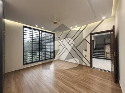 ویلینشیاء ہاؤسنگ سوسائٹی لاہور میں 6 کمروں کا 1 کنال مکان 6.2 کروڑ میں برائے فروخت۔