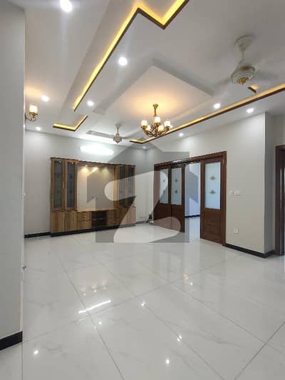 جی ۔ 13 اسلام آباد میں 6 کمروں کا 10 مرلہ مکان 2.8 لاکھ میں کرایہ پر دستیاب ہے۔