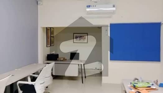 شاہراہِ فیصل کراچی میں 8 مرلہ دفتر 3.8 لاکھ میں کرایہ پر دستیاب ہے۔