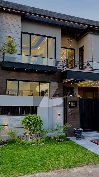 10 Marla Solid Dry And Park Open House For Sell In Hayatabad Phase 3 L2 In Front Of Family Pakoad North Open Peshawar Near Park , Market Masjid