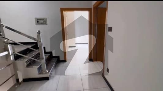 نیو مری ٹاون شپ پتریاٹہ,نیو مری,مری میں 3 کمروں کا 8 مرلہ فارم ہاؤس 1.15 کروڑ میں برائے فروخت۔