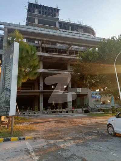 1 bed flat available on installment in gulberg Islamabad