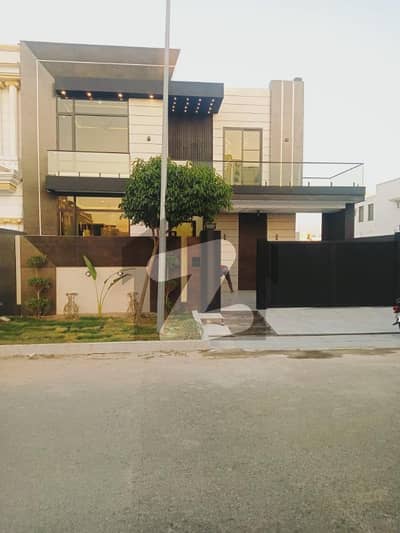 سٹی ہاؤسنگ سوسائٹی سیالکوٹ میں 4 کمروں کا 10 مرلہ مکان 4.9 کروڑ میں برائے فروخت۔