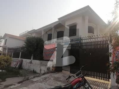 گلریز ہاؤسنگ سوسائٹی فیز 6 گلریز ہاؤسنگ سکیم,راولپنڈی میں 8 کمروں کا 16 مرلہ مکان 2.3 لاکھ میں کرایہ پر دستیاب ہے۔