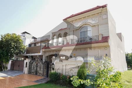 ڈی ایچ اے فیز 6 ڈیفنس (ڈی ایچ اے),لاہور میں 4 کمروں کا 10 مرلہ مکان 5.5 کروڑ میں برائے فروخت۔