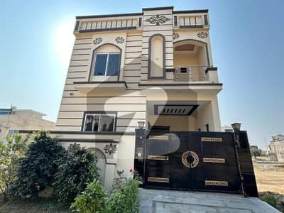 سٹی ہاؤسنگ سکیم جہلم میں 5 مرلہ مکان 1.7 کروڑ میں برائے فروخت۔