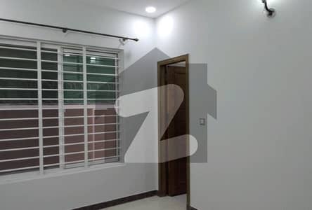 آئی ۔ 8/4 آئی ۔ 8,اسلام آباد میں 3 کمروں کا 14 مرلہ زیریں پورشن 1.65 لاکھ میں کرایہ پر دستیاب ہے۔