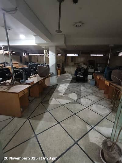 ڈیوس روڈ لاہور میں 1 کنال گودام 2.5 لاکھ میں کرایہ پر دستیاب ہے۔