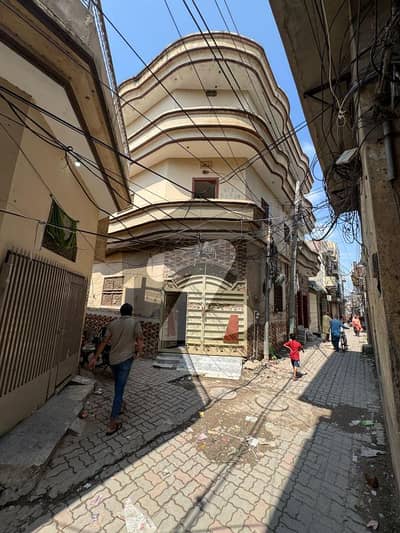 حاجی پورہ روڈ سیالکوٹ میں 4 کمروں کا 3 مرلہ مکان 40.0 ہزار میں کرایہ پر دستیاب ہے۔