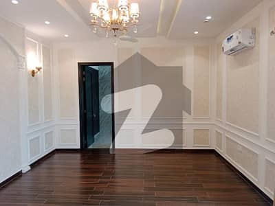 ڈی ایچ اے فیز 6 - بلاک اے فیز 6,ڈیفنس (ڈی ایچ اے),لاہور میں 4 کمروں کا 10 مرلہ مکان 7.9 کروڑ میں برائے فروخت۔ ڈی ایچ اے فیز 6 - بلاک اے فیز 6,ڈیفنس (ڈی ایچ اے),لاہور میں 4 کمروں کا 10 مرلہ مکان 7.9 کروڑ میں برائے فروخت۔