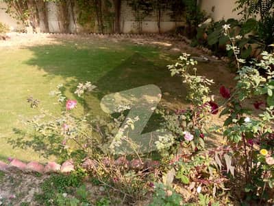 ایف ۔ 10 اسلام آباد میں 5 کمروں کا 1 کنال مکان 4.0 لاکھ میں کرایہ پر دستیاب ہے۔