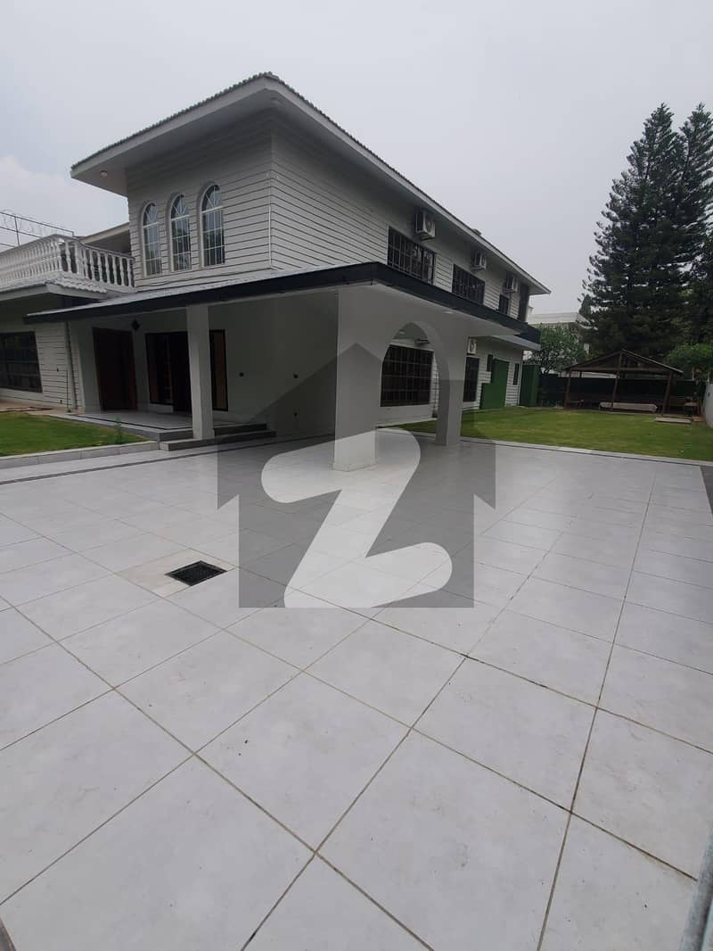 House In F-7 Sized 666 Square Yards Is Available