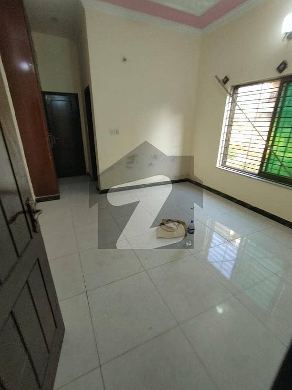 جی ۔ 13 اسلام آباد میں 3 کمروں کا 10 مرلہ زیریں پورشن 1.05 لاکھ میں کرایہ پر دستیاب ہے۔