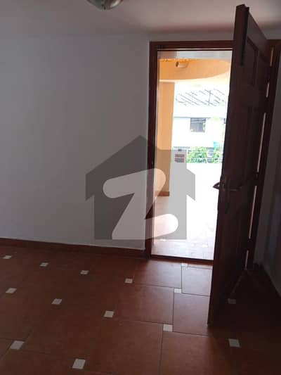 ڈی ایچ اے فیز 1 - بلاک ایم فیز 1,ڈیفنس (ڈی ایچ اے),لاہور میں 6 کمروں کا 1 کنال مکان 2.75 لاکھ میں کرایہ پر دستیاب ہے۔