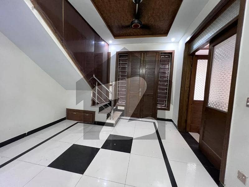 جی ۔ 13 اسلام آباد میں 2 کمروں کا 4 مرلہ بالائی پورشن 60.0 ہزار میں کرایہ پر دستیاب ہے۔