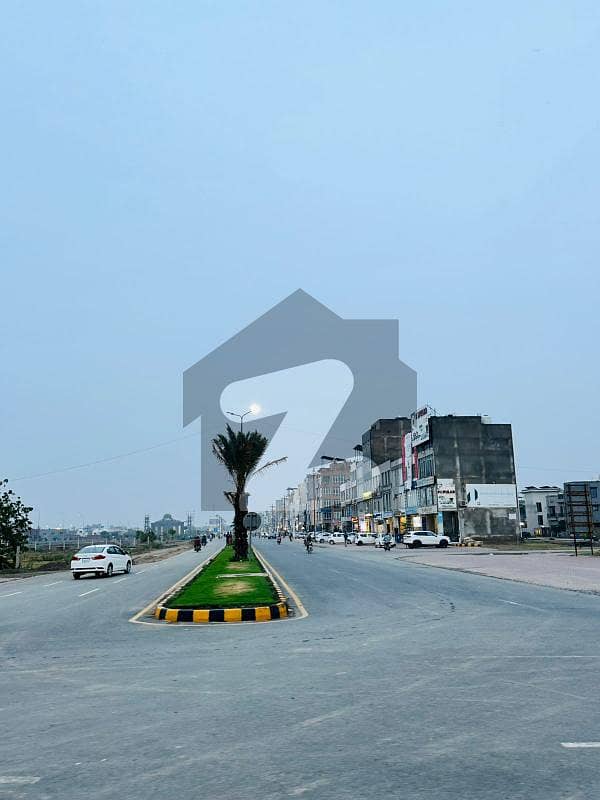 SIX MARLA PRIME LOCATION PLOT ON MAIN BOULEVARD