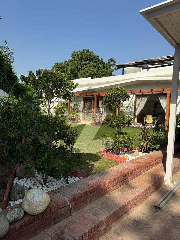 800 Yards Bungalow Available for Sale 800 Yards Bungalow Available for Sale