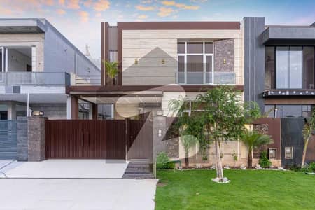 ڈی ایچ اے فیز 8 ڈیفنس (ڈی ایچ اے),لاہور میں 4 کمروں کا 10 مرلہ مکان 4.75 کروڑ میں برائے فروخت۔