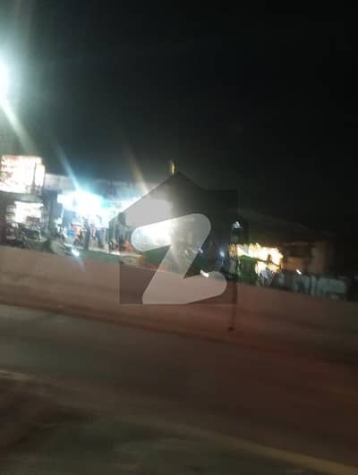 GOOD LOCATION FACING CANAL