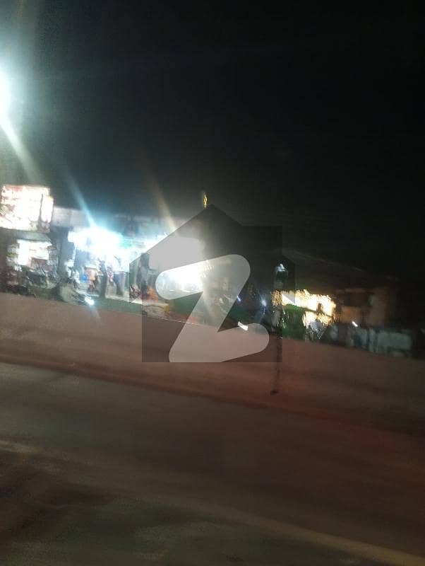 GOOD LOCATION FACING CANAL