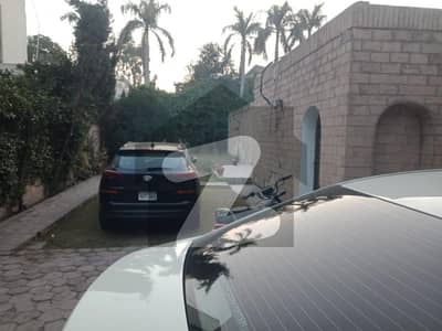 نیو مسلم ٹاؤن لاہور میں 4 کمروں کا 2 کنال مکان 12.0 کروڑ میں برائے فروخت۔