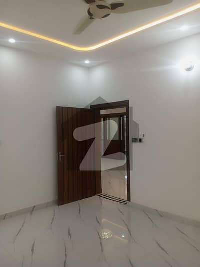 کینٹ سیالکوٹ میں 3 کمروں کا 8 مرلہ مکان 38.0 ہزار میں کرایہ پر دستیاب ہے۔