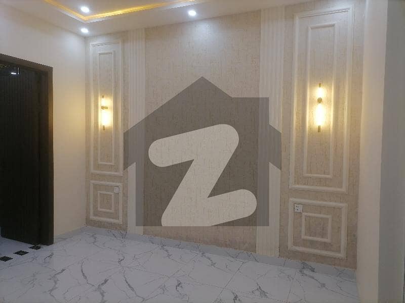 ایڈن ویلی فیصل آباد میں 7 مرلہ مکان 4.25 کروڑ میں برائے فروخت۔