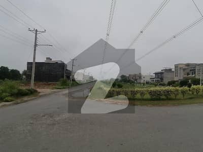 واپڈا سٹی ۔ بلاک ایم واپڈا سٹی,فیصل آباد میں 1 کنال رہائشی پلاٹ 2.8 کروڑ میں برائے فروخت۔