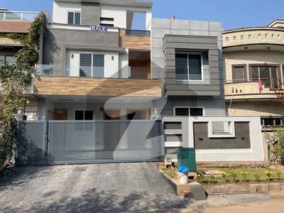 ٹیلی گارڈنز ٹی اینڈ ٹی ای سی ایچ ایس ایف ۔ 17,اسلام آباد میں 7 کمروں کا 10 مرلہ مکان 3.8 کروڑ میں برائے فروخت۔ ٹیلی گارڈنز ٹی اینڈ ٹی ای سی ایچ ایس ایف ۔ 17,اسلام آباد میں 7 کمروں کا 10 مرلہ مکان 3.8 کروڑ میں برائے فروخت۔