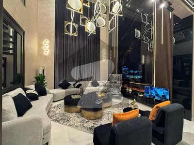 ڈی ایچ اے فیز 7 ڈیفنس (ڈی ایچ اے),لاہور میں 5 کمروں کا 1 کنال مکان 8.5 کروڑ میں برائے فروخت۔