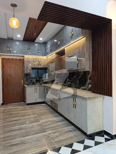 رائل آرچرڈ ملتان پبلک سکول روڈ,ملتان میں 3 کمروں کا 5 مرلہ مکان 1.55 کروڑ میں برائے فروخت۔