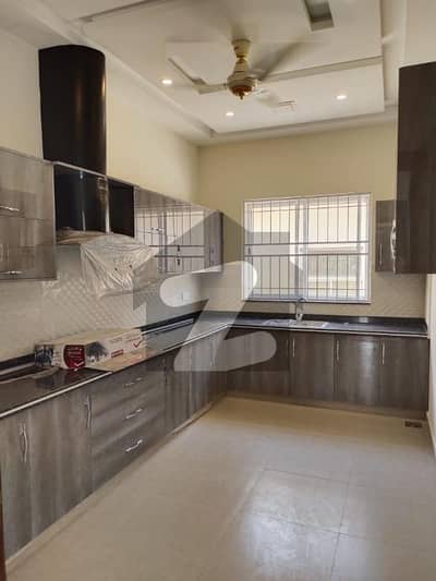 ڈی ایچ اے فیز 3 ڈیفنس (ڈی ایچ اے),لاہور میں 3 کمروں کا 1 کنال بالائی پورشن 1.0 لاکھ میں کرایہ پر دستیاب ہے۔