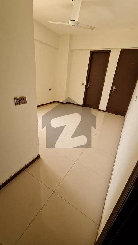 کلفٹن ۔ بلاک 2 کلفٹن,کراچی میں 3 کمروں کا 7 مرلہ فلیٹ 2.1 کروڑ میں برائے فروخت۔