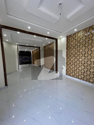 10 Marla Single Storey House Available For Sale