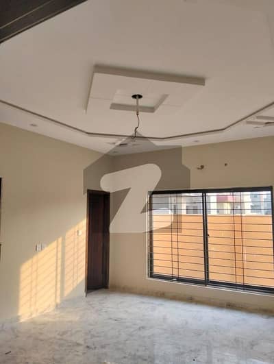 ای ایم ای سوسائٹی لاہور میں 3 کمروں کا 1 کنال زیریں پورشن 1.2 لاکھ میں کرایہ پر دستیاب ہے۔