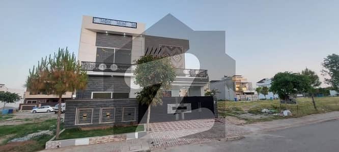 ٹاپ سٹی 1 اسلام آباد میں 5 کمروں کا 10 مرلہ مکان 4.9 کروڑ میں برائے فروخت۔