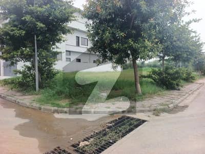 Beautiful Location Corner Plot in Block A Top City 1 Beautiful Location Corner Plot in Block A Top City 1