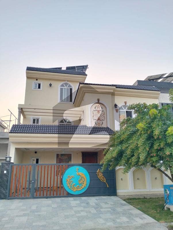 7 Bedroom House In Gulberg Residencia, Block I 7 Bedroom House In Gulberg Residencia, Block I
