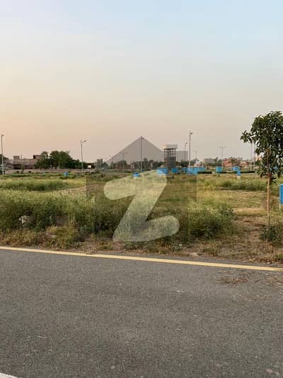 ڈی ایچ اے 9 ٹاؤن ڈیفنس (ڈی ایچ اے),لاہور میں 4 مرلہ کمرشل پلاٹ 5.15 کروڑ میں برائے فروخت۔