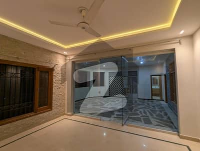 House F. 7 Clients Investor Price W. P 4 Details