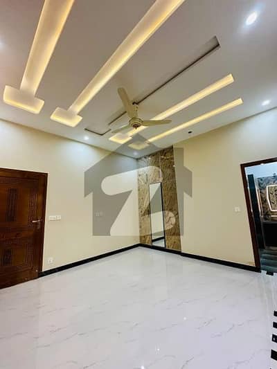 16 MARLA GREAT LOCATION HOUSE AVAILABLE FOR SALE 16 MARLA GREAT LOCATION HOUSE AVAILABLE FOR SALE