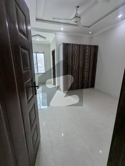 فارمانئیٹس ہاؤسنگ سکیم لاہور میں 4 کمروں کا 6 مرلہ بالائی پورشن 55.0 ہزار میں کرایہ پر دستیاب ہے۔ فارمانئیٹس ہاؤسنگ سکیم لاہور میں 4 کمروں کا 6 مرلہ بالائی پورشن 55.0 ہزار میں کرایہ پر دستیاب ہے۔