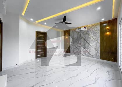 ڈی ایچ اے فیز 1 - سیکٹر اے ڈی ایچ اے ڈیفینس فیز 1,ڈی ایچ اے ڈیفینس,اسلام آباد میں 5 کمروں کا 1 کنال مکان 10.5 کروڑ میں برائے فروخت۔