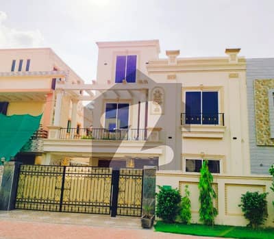 I SELL 10 MARLA BRAND NEW HOUSE IN BAHRIA ORCHARD LAHORE. PHASE 1 LDA APPROVED ARE FACILITIES ARE NEARBY ON WALKING DISTANCE