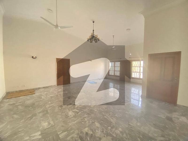 کلفٹن ۔ بلاک 5 کلفٹن,کراچی میں 11 کمروں کا 2 کنال مکان 17.0 لاکھ میں کرایہ پر دستیاب ہے۔