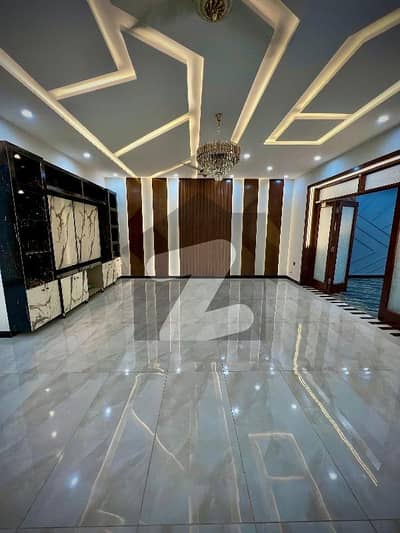 1 KANAL ULTRA MODERN HOUSE FOR SALE REASONABLE PRICE