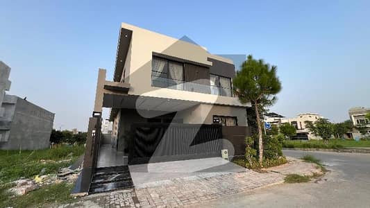 ٹاپ سٹی 1 اسلام آباد میں 10 مرلہ مکان 5.6 کروڑ میں برائے فروخت۔