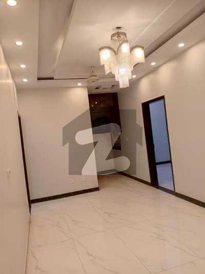 Well Maintained One Unit Banglow 200 Yards Gulshan Block 13d1
