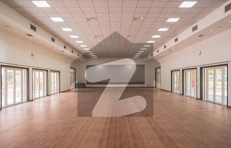 ڈی گراؤنڈ فیصل آباد میں 1 کنال دفتر 2.75 لاکھ میں کرایہ پر دستیاب ہے۔